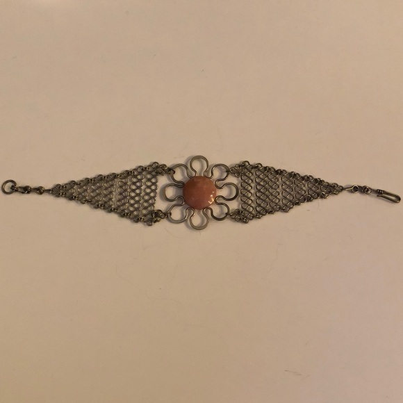 Chainmail Flower Bracelet with Pink Stone Groovy - Picture 2 of 12
